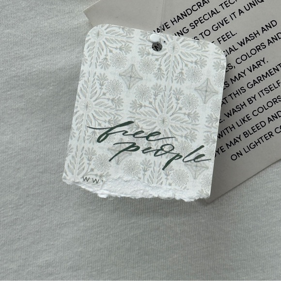 NWT DAYDREAMER Gingham Heart Sleeve Patch Long Sleeve Tee Vintage White One Size - Picture 5 of 16